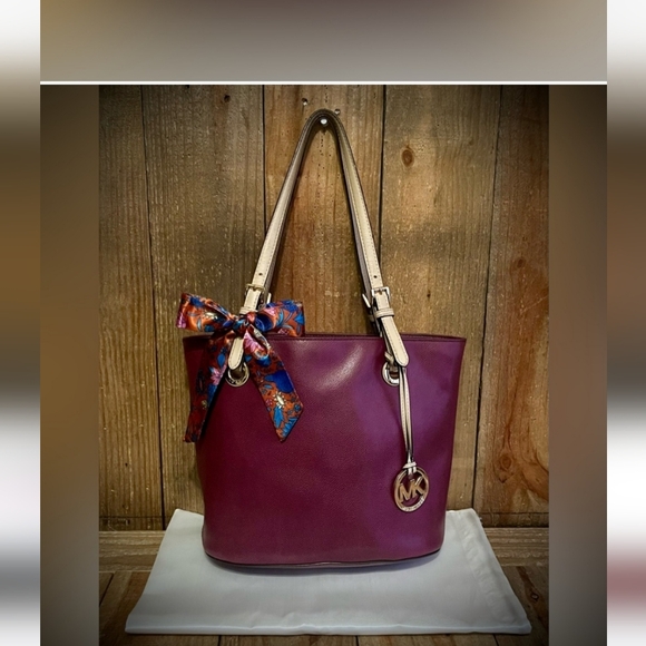 Michael Kors Bags Michael Kors Leather Jet Set Tote With Dust Bag